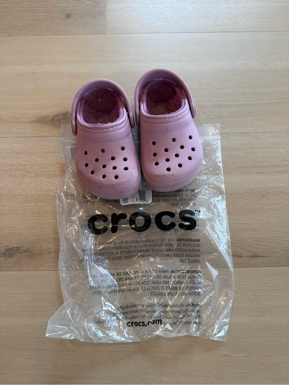 CROCS Toddler Classic Clog in Light Pink with Fuzzy Lining size 6